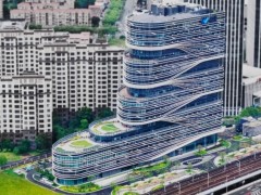 微盟集团2025半年报：首次公布AI商业化收入达3400万元