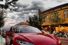 车门、车身就是电池?Tesla 正在设计又大又便宜的电动车!